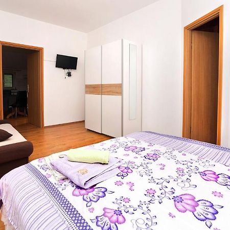 Apartments Barbara With Pool Brseč Extérieur photo
