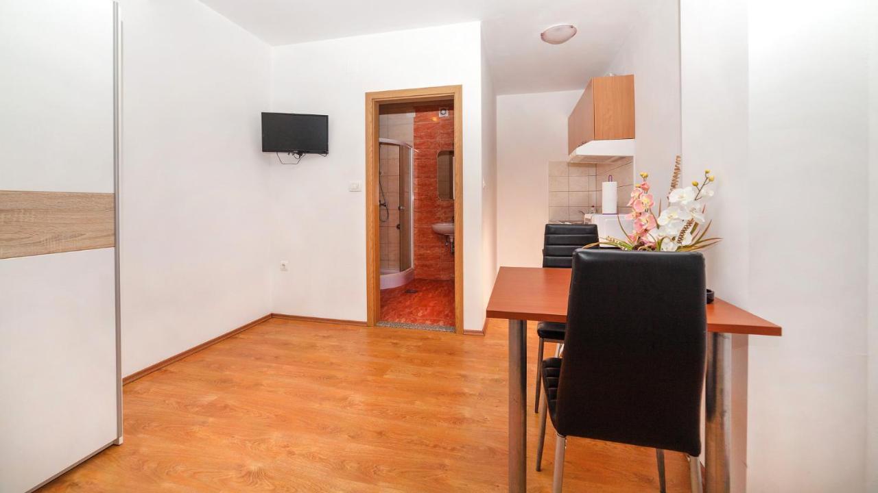 Apartments Barbara With Pool Brseč Extérieur photo