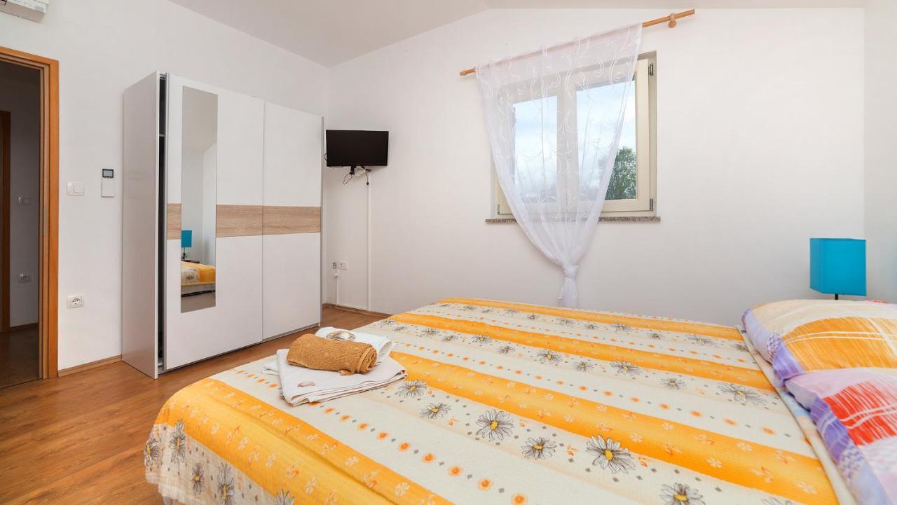 Apartments Barbara With Pool Brseč Extérieur photo