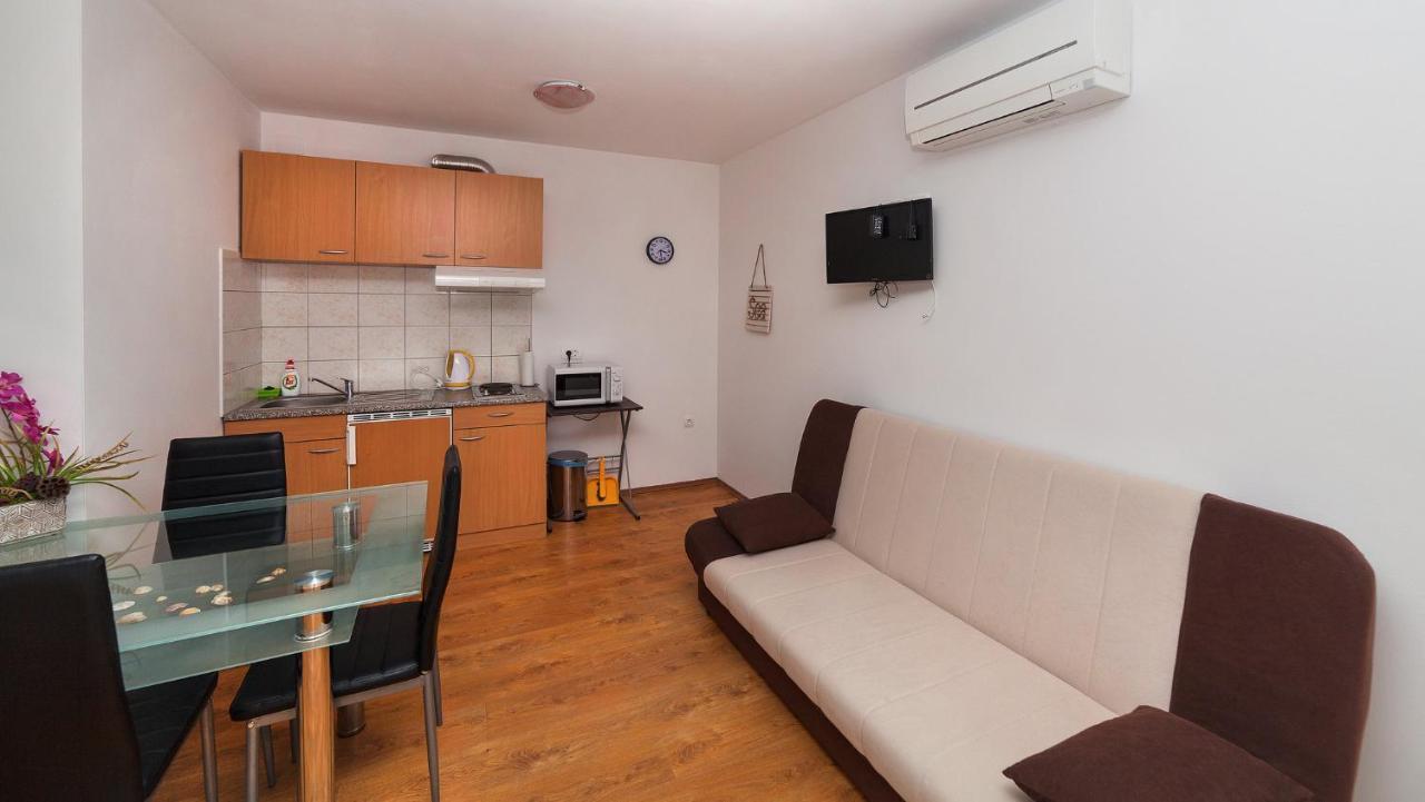 Apartments Barbara With Pool Brseč Extérieur photo